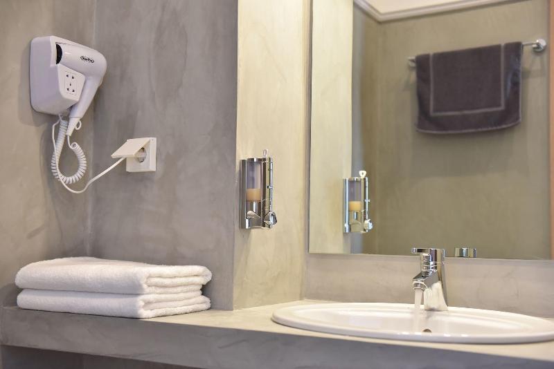 Douskos Guest house 3*