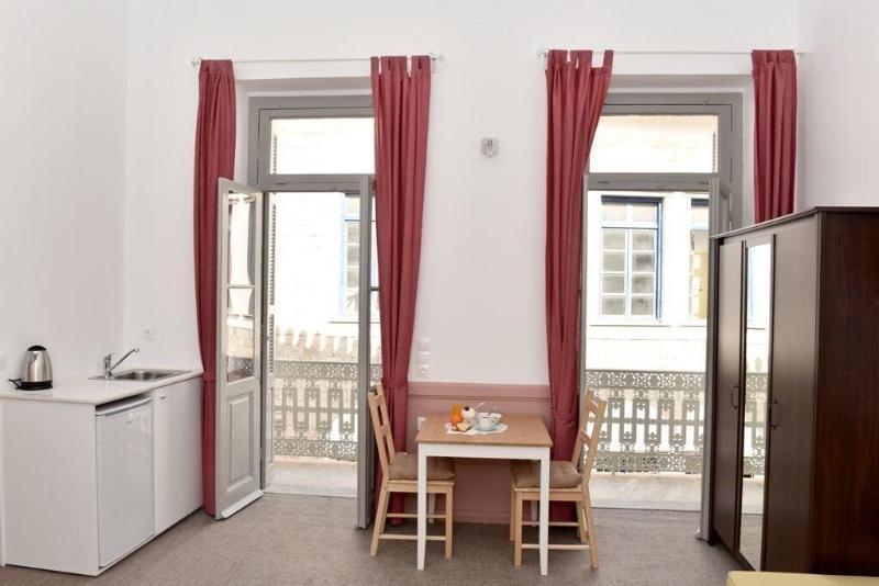 Guest house Douskos 3*
