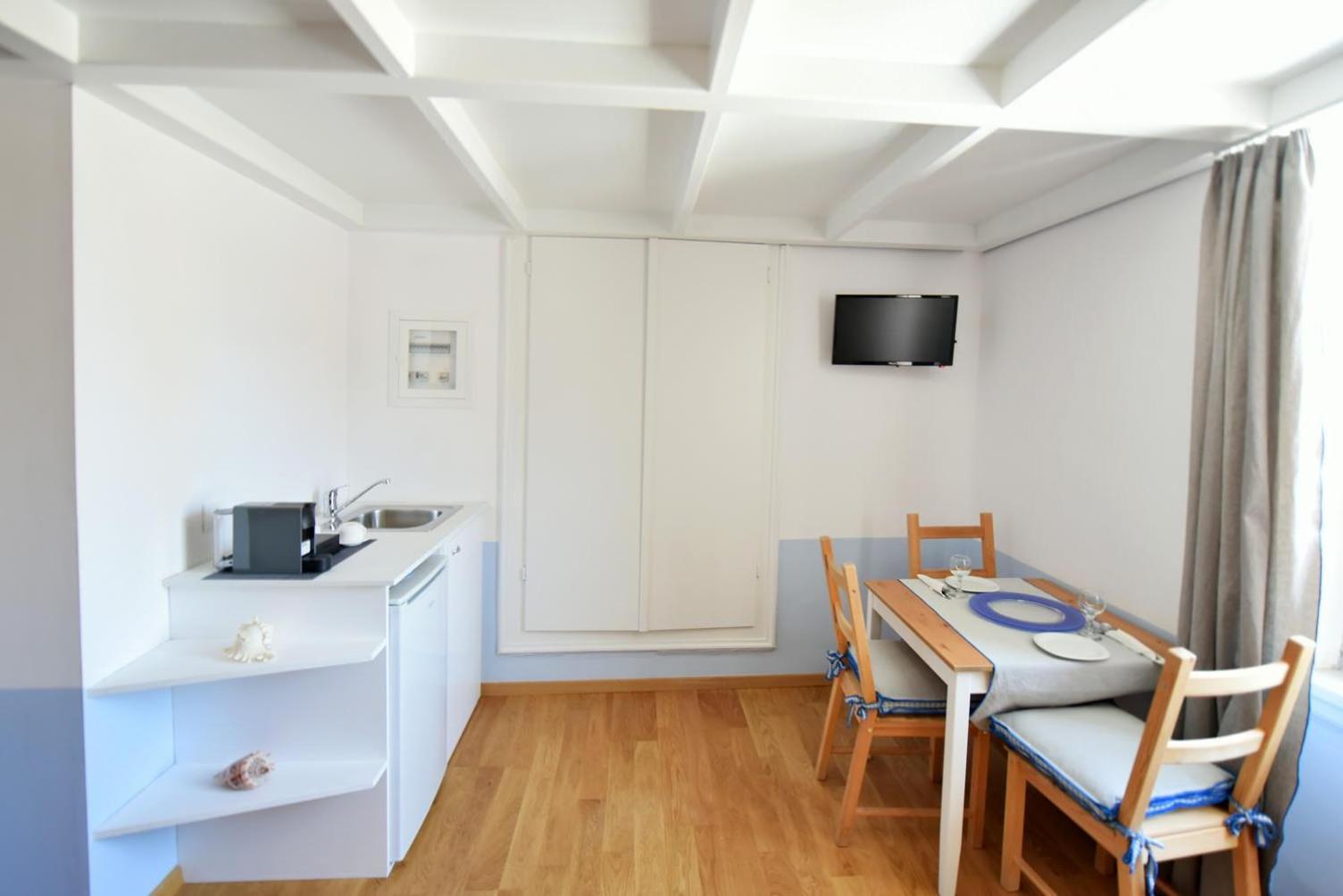 Guest house Douskos
