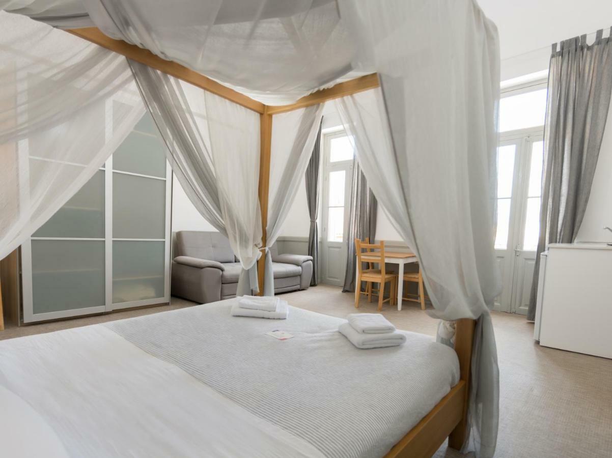 Guest house Douskos 3*